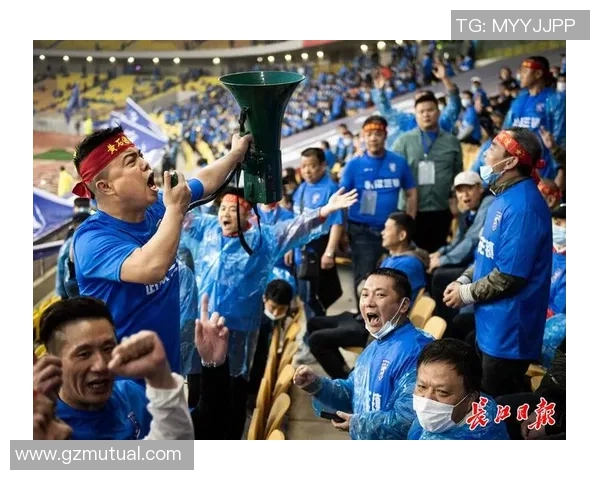 足球明星海外表演盛况空前吸引全球球迷热情追捧与欢呼