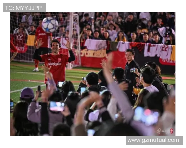 与足球明星亲密互动的精彩视频集锦分享 与足球明星亲密互动的精彩视频集锦分享