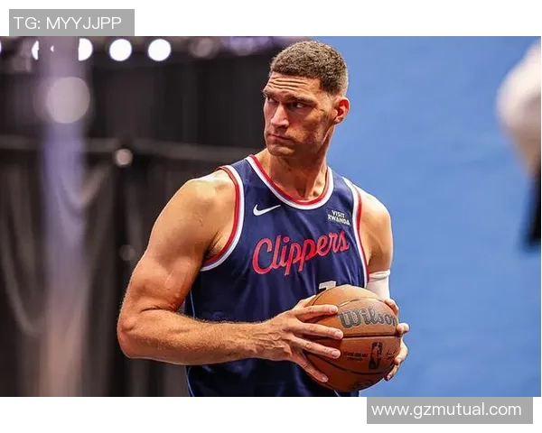 布鲁克洛佩斯:从NBA巨星到篮球战术的创新者与领导者 布鲁克洛佩斯:从NBA巨星到篮球战术的创新者与领导者